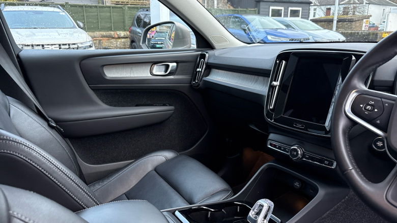 Volvo Xc40 2.0 B4P Inscription Pro 5dr Auto Petrol Estate